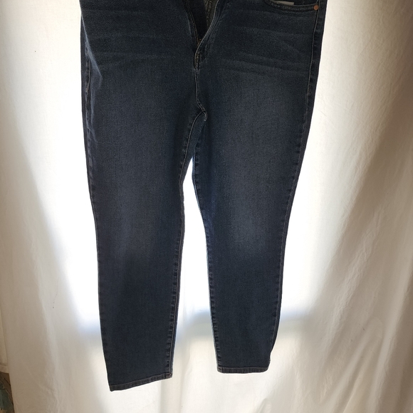 Ariya darkwash jeans like new condition - Picture 8 of 8